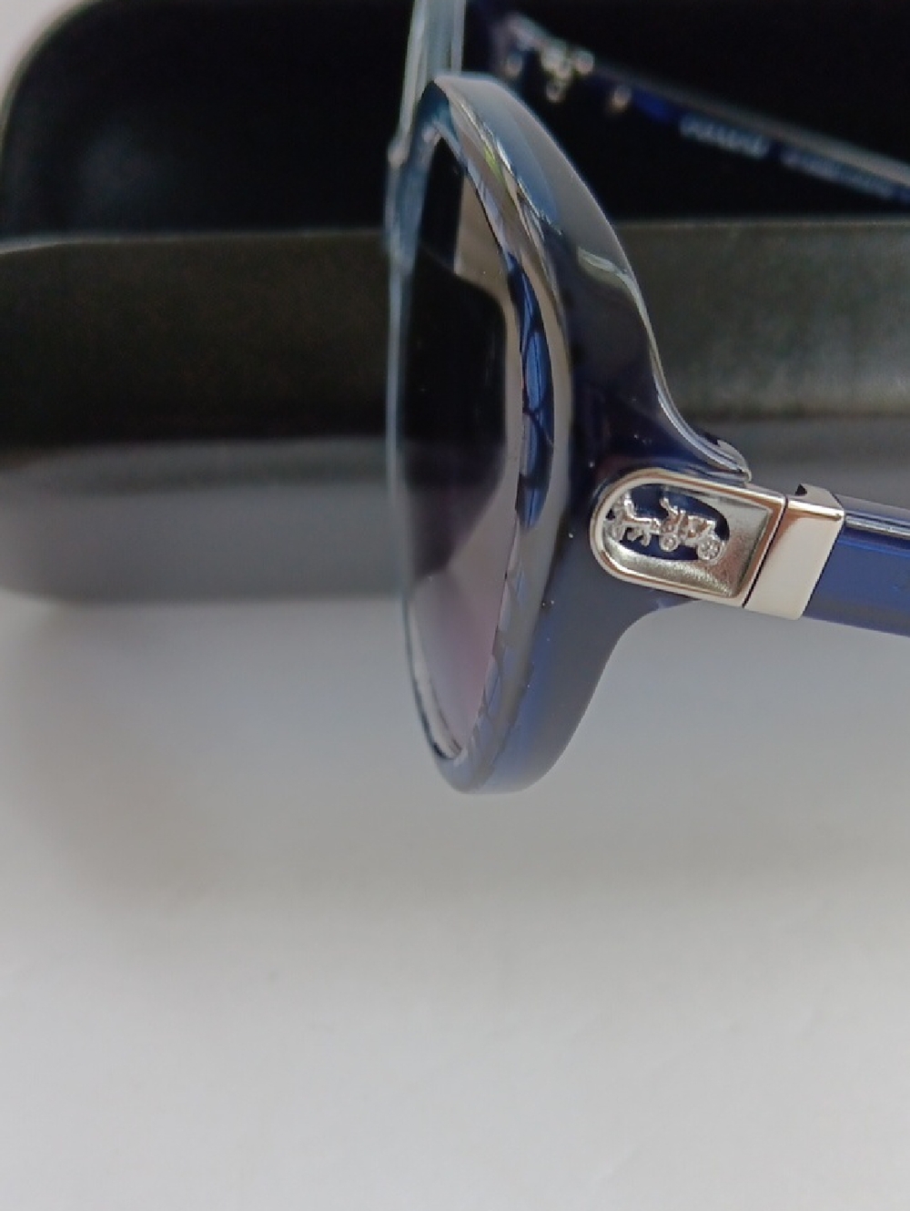 Coach Women's Blue Gradient Cat-Eye Sunglasses Horse & Carriage  HC8348U  NWOT - Picture 4 of 16